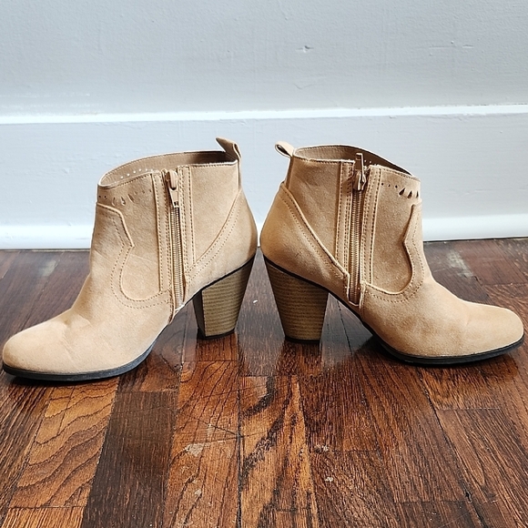 EUC Qupid Side Zip Tan Ankle Booties with Suede Cutout Design - Picture 4 of 6